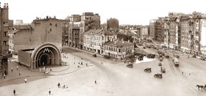 MoskvaHod_Moskovskie-ploshchadi-3.Avangard-i-klassicizm-na-Krasnyh-Vorotah-300x141.jpg