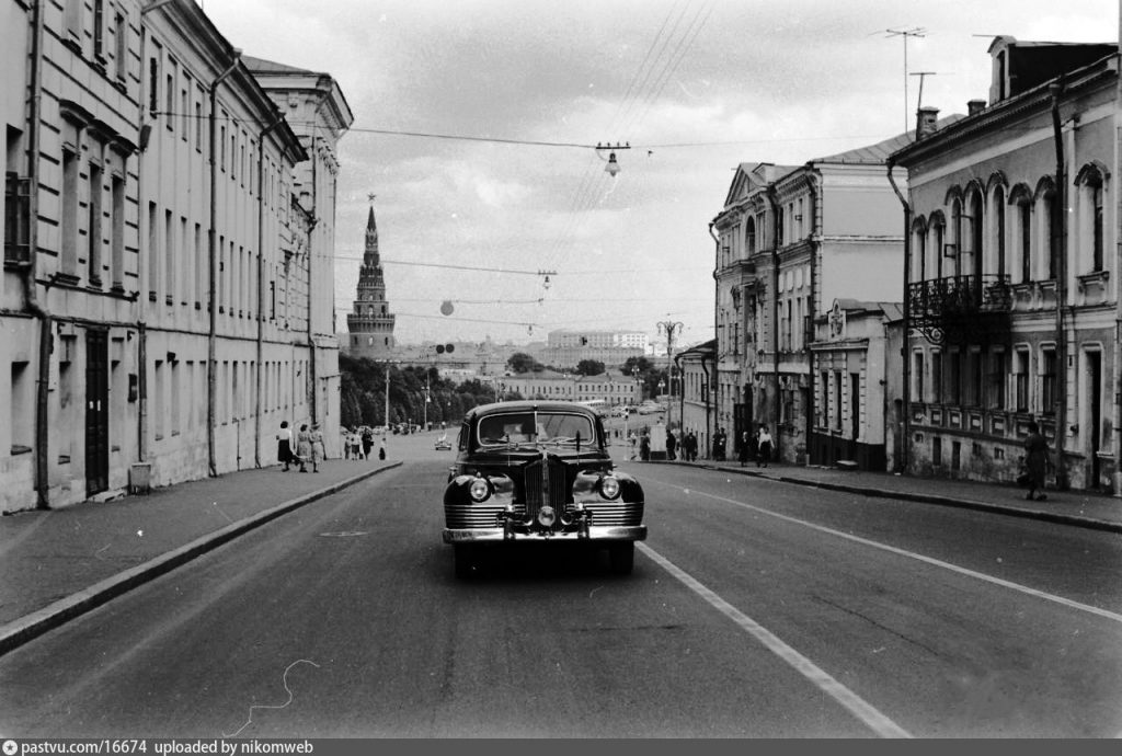 Достопримечательности Москвы с фотографиями: старейшая улица Москвы, Места для прогулок на выходных