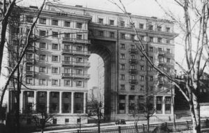 Сталинская архитектура: дом с самой высокой аркой в Москве