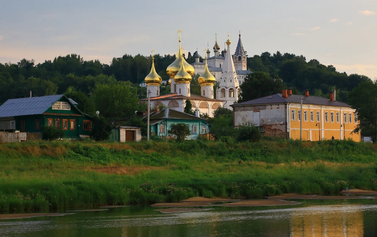 Город на берегу клязьма. Река Клязьма Гороховец. Гороховец Нижегородская область. Гороховец Владимирская область. Никольский монастырь (Гороховец).