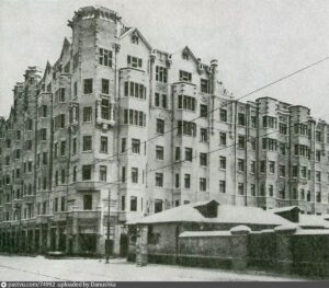 РЫЦАРИ, ОХРАНЯЮЩИЕ МОСКВУ