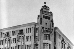 РЫЦАРИ, ОХРАНЯЮЩИЕ МОСКВУ